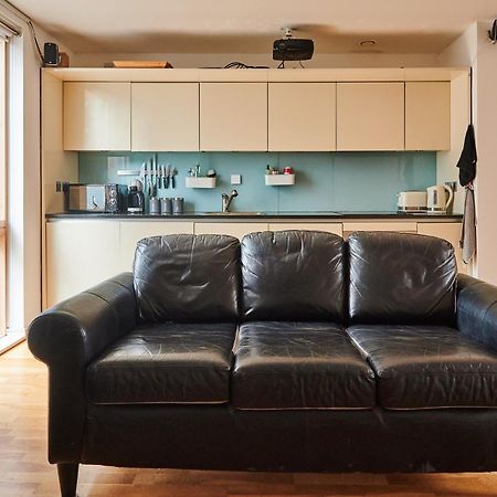 Bright 2 Bedroom Flat In Old Street With Balcony London Kültér fotó
