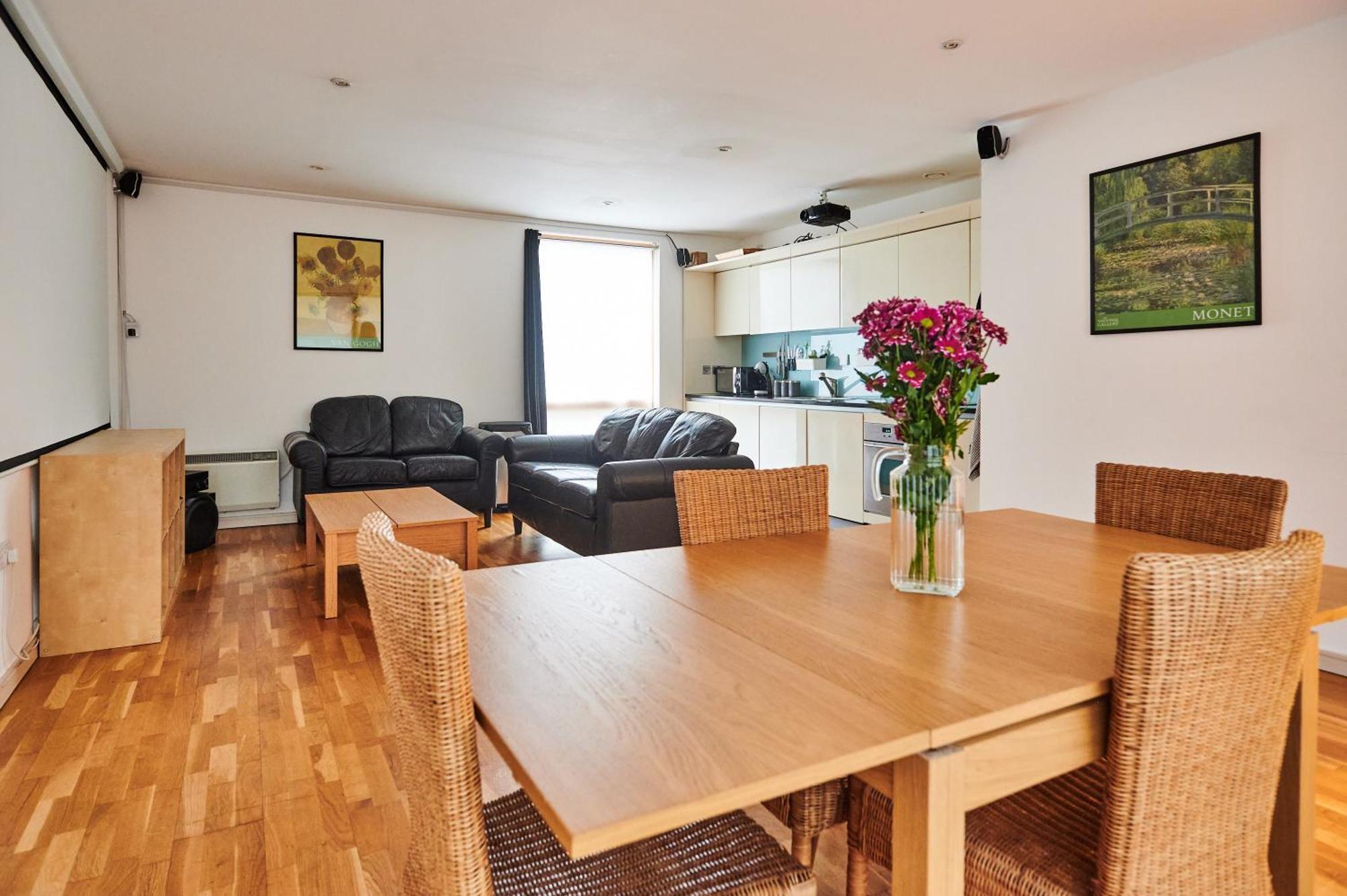 Bright 2 Bedroom Flat In Old Street With Balcony London Kültér fotó