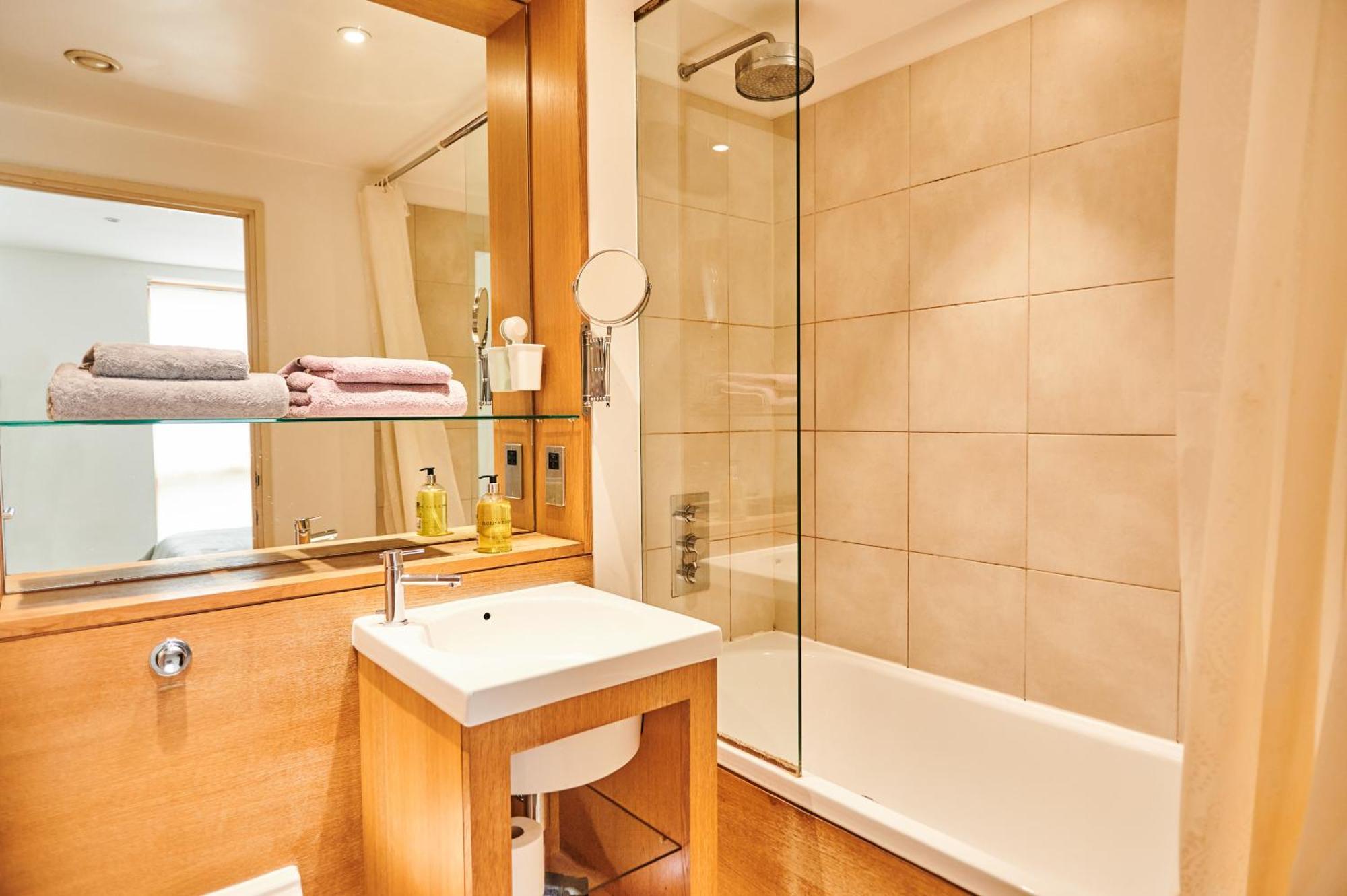 Bright 2 Bedroom Flat In Old Street With Balcony London Kültér fotó